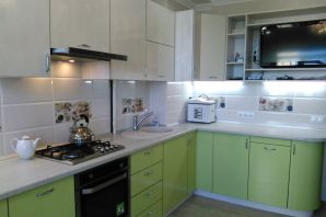 Кухня зеленый низ белый верх