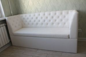 Белый диван на кухню