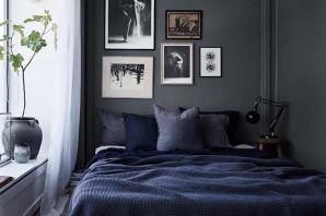 Комната с серыми стенами
