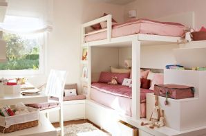 Интерьер детской комнаты с двумя кроватями