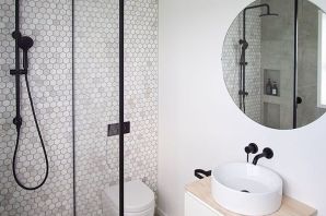 Дизайн ванной комнаты с душевым ограждением