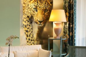 Леопардовые обои в интерьере спальни