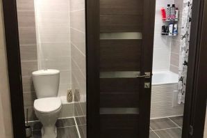 Двери в ванную и туалет