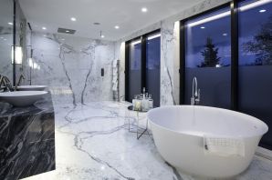 Серый мрамор в ванной
