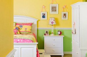 Детская мебель желтого цвета