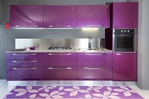 Дизайн кухни фиолетового цвета