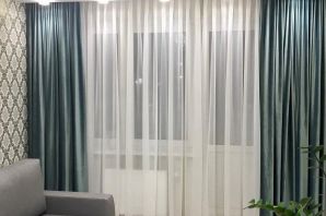 Тюль в комнату с балконом