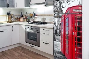 Дизайн кухонь с красным холодильником