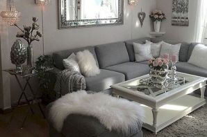 Угловой диван в интерьере маленькой гостиной