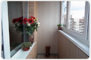 Отделка балкона внутри пластиковыми панелями