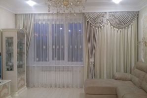 Белые шторы в гостиной