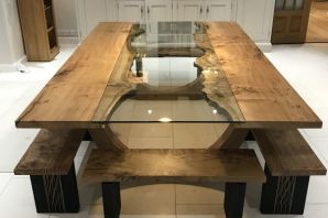 Большой кухонный стол