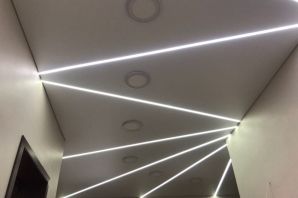 Световые полосы на натяжном потолке