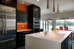 Дизайн кухни с оранжевыми стенами