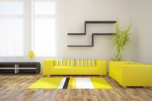 Желтый диван в детской комнате