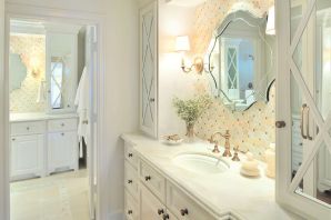 Зеркало в интерьере ванной комнаты