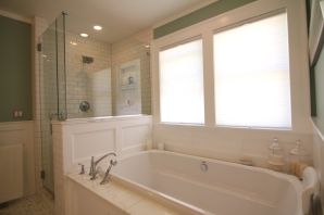 Матовое фальш окно в ванной