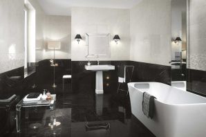 Ванная комната с черной плиткой