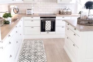 Белая плита в интерьере кухни