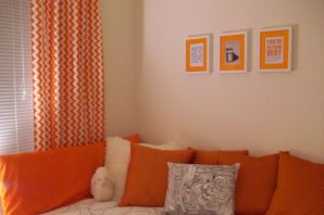 Оранжевые шторы в интерьере