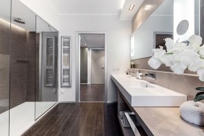 Ванная комната с серым полом дизайн
