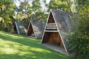 Треугольные деревянные домики