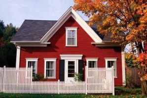 Дачный домик красного цвета