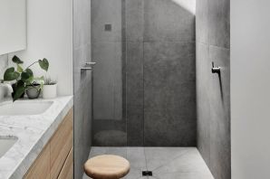 Мрамор и бетон в ванной