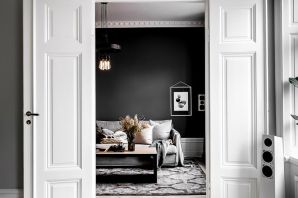 Дизайн интерьера с черными дверями
