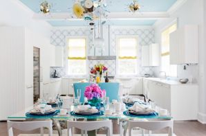 Дизайн голубой кухни гостиной