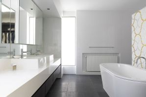 Ванная комната серый пол белые стены