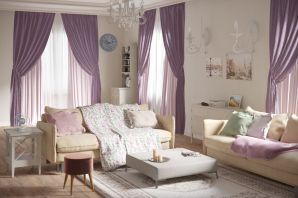 Дизайн гостиной с фиолетовыми шторами