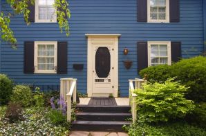 Дом с голубыми ставнями