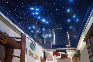 Звездный потолок в комнате