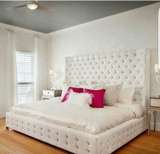 Дизайн спальни с белой кроватью