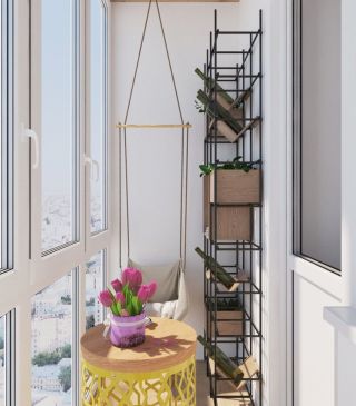 Интерьер балкона с пожарной лестницей