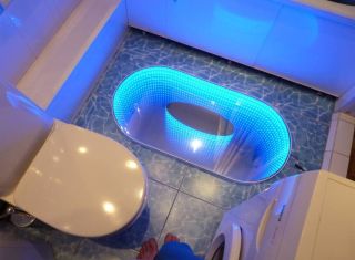Парящая ванна с подсветкой