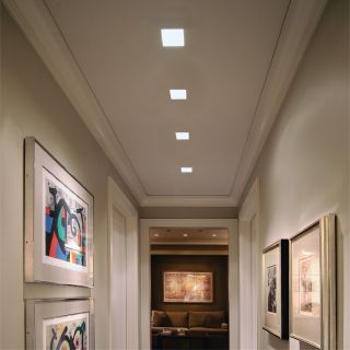 Точечные светильники в интерьере коридора