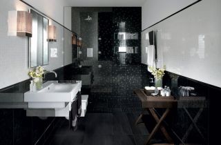 Черные стены в ванной комнате