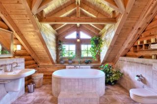 Ванна в деревянном доме из бруса