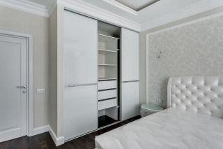 Белый шкаф в спальню