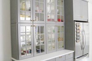 Шкаф на кухню со стеклом
