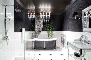 Ванная комната в черно белом цвете