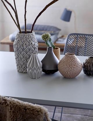 Интерьерные вазы в современном стиле