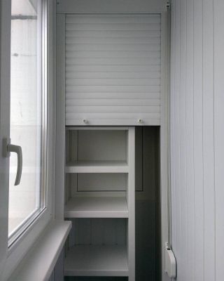 Реечный шкаф на балкон