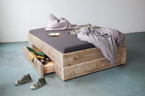 Кровать из поддонов лофт