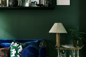 Темно зеленый цвет стен в интерьере