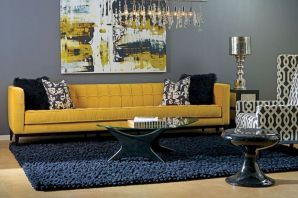 Горчичный желтый диван в интерьере