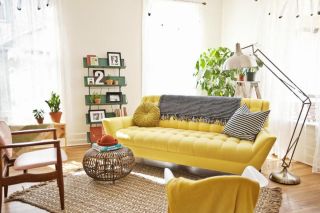 Желтые подушки в интерьере