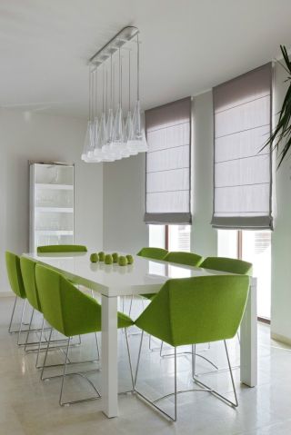 Зеленые кухонные стулья